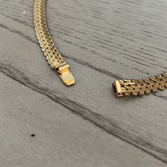 Vintage Monet Gold Tone Necklace Collar Style Retro Signed - Picture 5 of 6